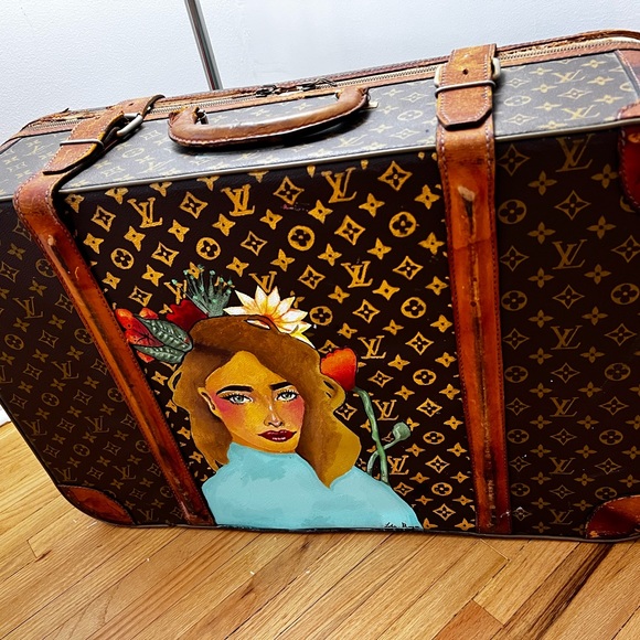 Handpainted lv case - Picture 3 of 5